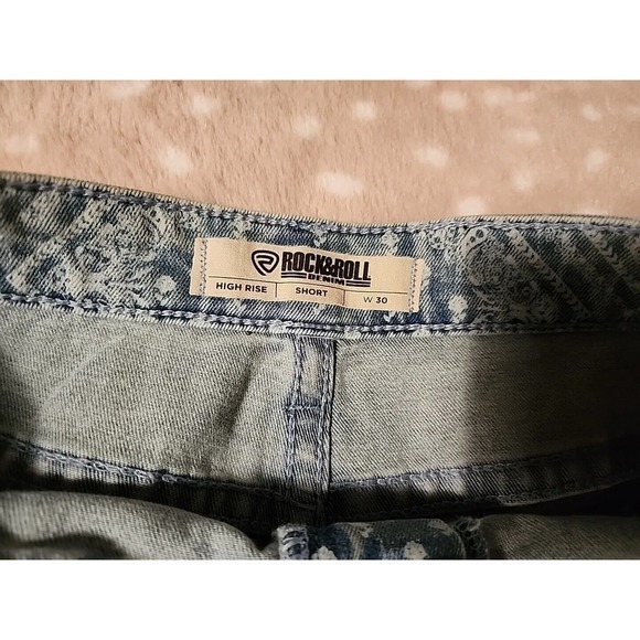 Rock &‎ Roll Denim Shorts Light Wash, Bandana Sky, Shorts 30 NWT - Picture 6 of 6